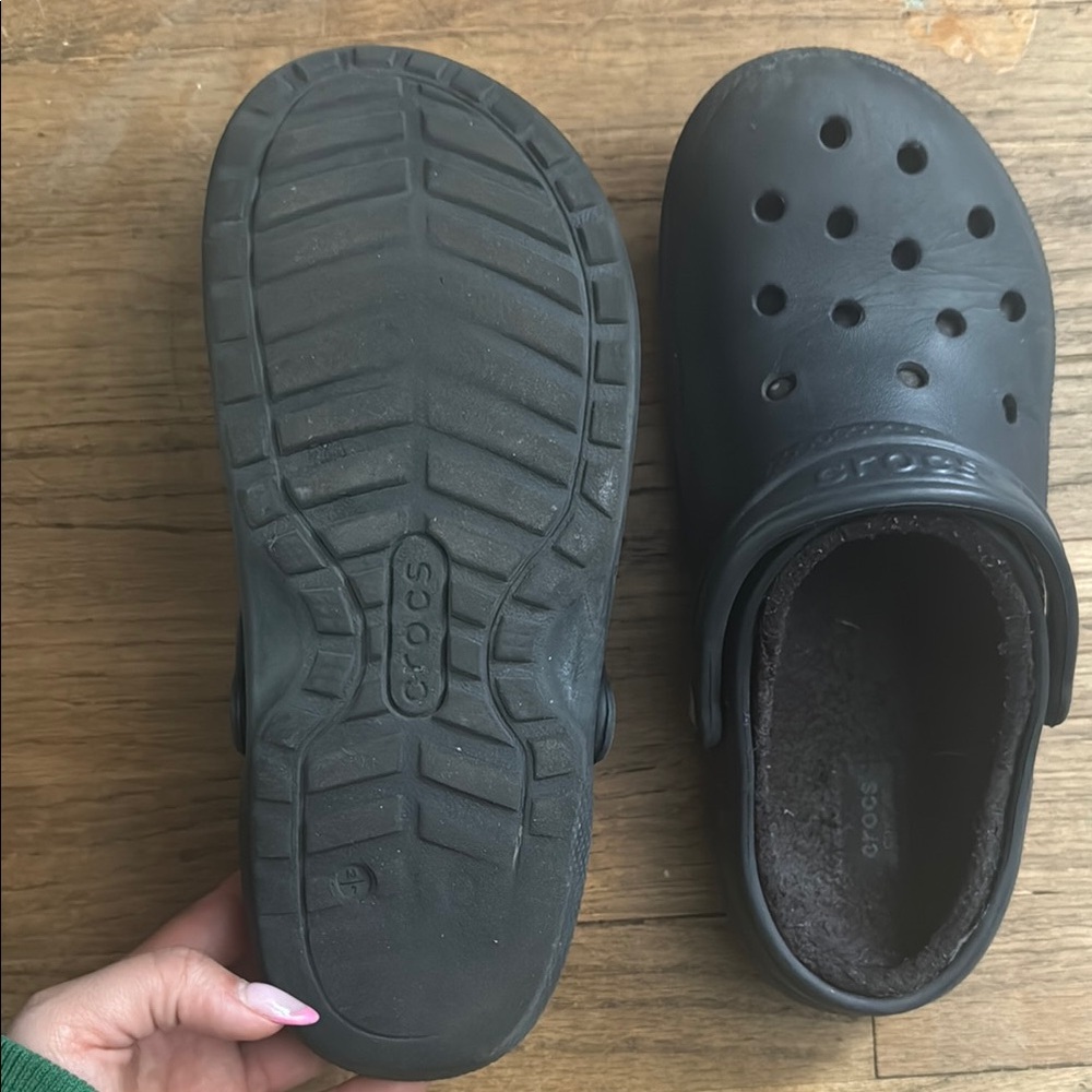 CROCS Black Slippers with Ventilation and Rugged Sole